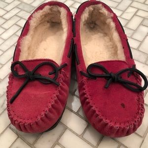 Pink vineyard vines slippers